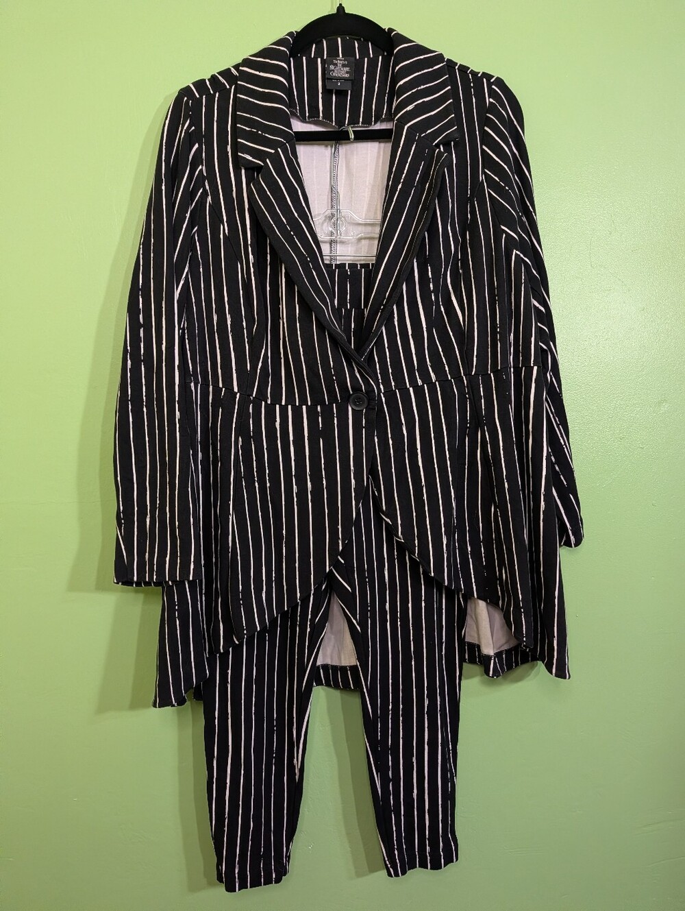 🖤 Disney Tim Burton’s The Nightmare Before Christmas Pinstripe Suit Set Sz 1/2 - Picture 2 of 15